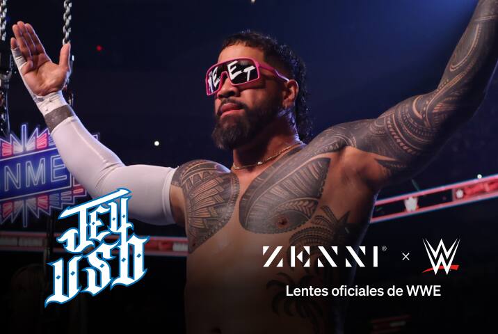 El logotipo de Jey Uso (letras blancas estilo caligrafía con un contorno azul) sobre una imagen de Jey Uso en un ring de lucha libre con los brazos extendidos, usando Lentes de Sol con la palabra YEET escrita en los lentes.