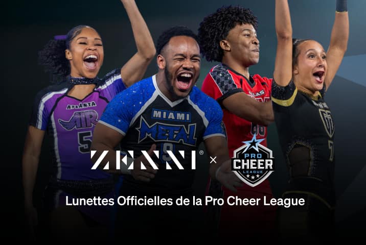 Le logo Zenni et le logo de la Pro Cheer League (les mots Pro Cheer League dans une police stylisée, à l'intérieur d'un contour en forme de bouclier avec une grande étoile en haut et trois petites étoiles en bas) sur un fond noir à droite, et un collage de photos de diverses meneuses de claque et athlètes danseurs à droite.