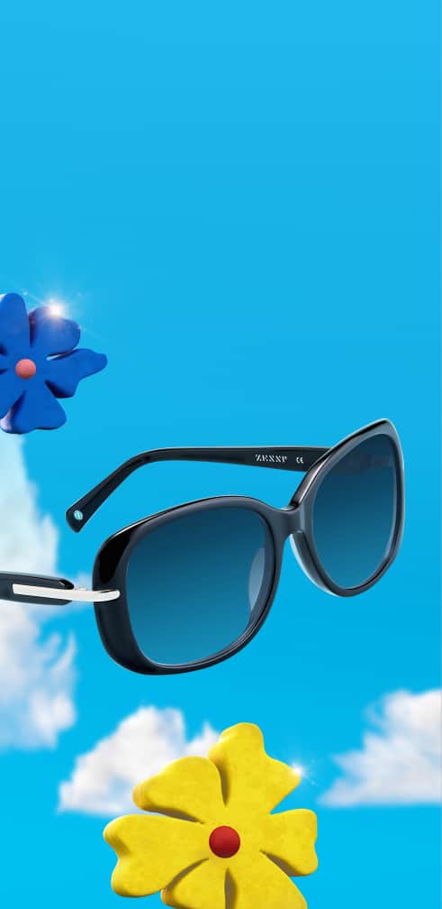 Lentes de Sol cuadrados negros de Zenni sobre un cielo azul con estampado floral.