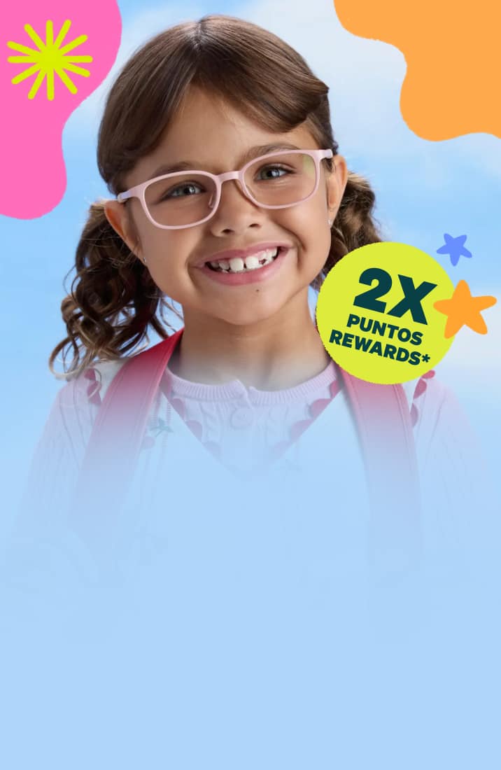 Niña sonriente con coletas usando lentes rosa claro sobre un fondo de cielo azul, junto a un distintivo amarillo que dice "2X PUNTOS REWARDS*".