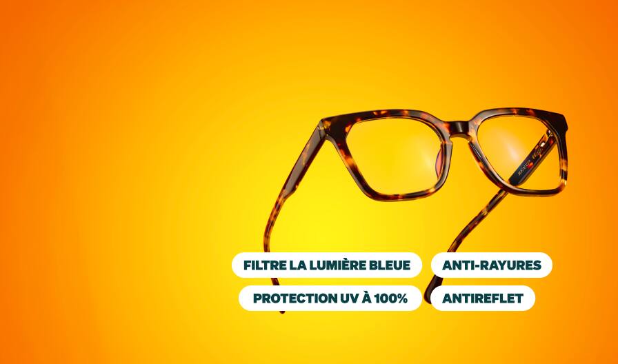Une paire de lunettes en écaille de tortue avec une monture carrée et des lentilles teintées jaune est présentée sur un fond dégradé orange vif. Quatre bulles de texte blanches mettent en évidence les caractéristiques des lunettes : filtres de lumière bleue, protection UV à 100 %, anti-rayures et antireflet.