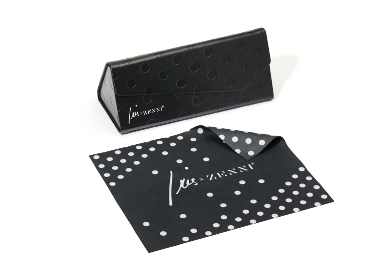 Image of the Zenni Iris Apfel deluxe case and cloth.