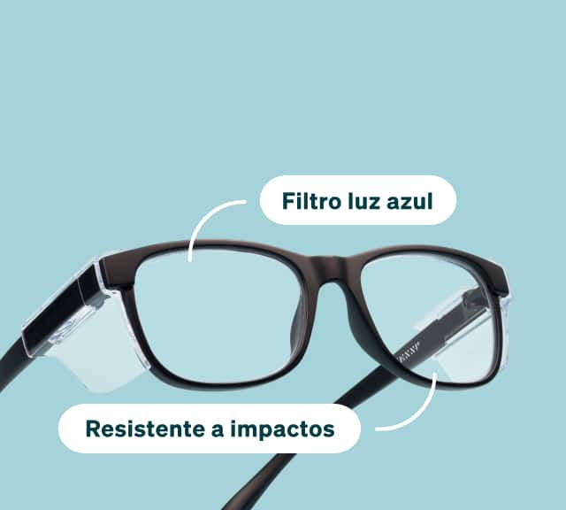 Gafas de seguridad Zenni de color negro con protectores laterales transparentes sobre fondo color azul claro.