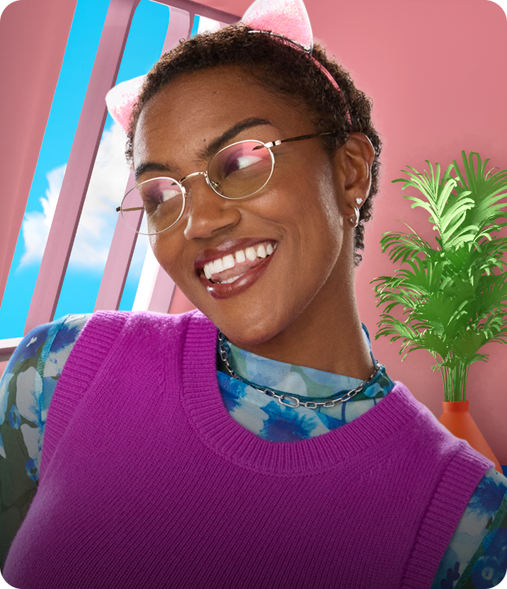 Modelo sonriente con Lentes redondos de metal Zenni en una habitación colorida con una ventana brillante y plantas.