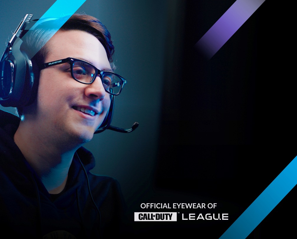 Image of a professional gamer, Clayster, wearing Zenni blokz gaming glasses. 