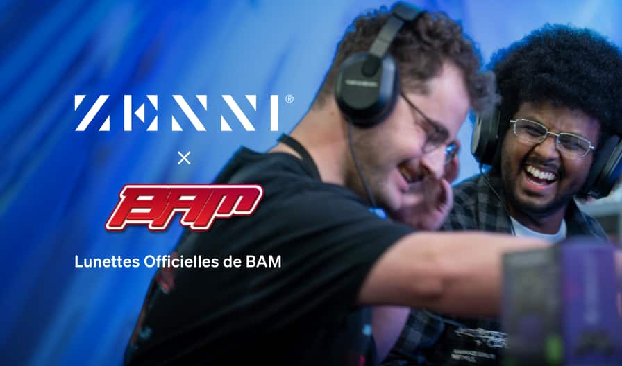Le logo Zenni et le logo BAM (lettres rouges stylisées bordées de blanc), à côté de deux gamers masculins portant des écouteurs et riant, sur un fond bleu vif et texturé.