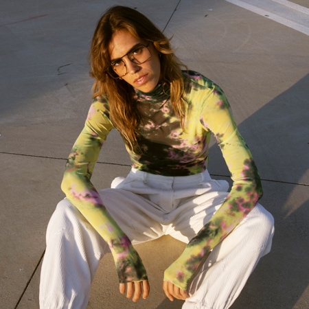 Kendall Chase wearing zenni aviator glasses #3221921 while sitting on concrete.