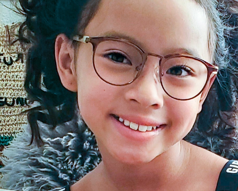 Image of a kid wearing Zenni round glasses.