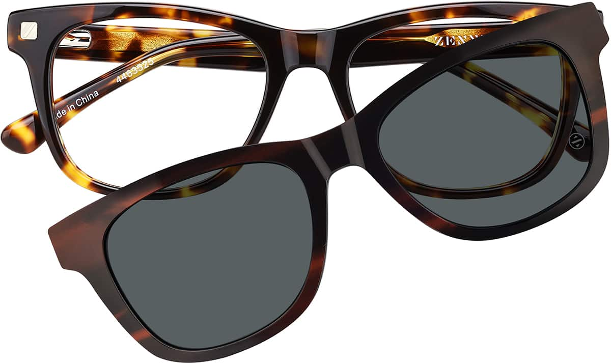 Front view of Kids' Square Magnetic Snap-On Set 4463525 in Tortoiseshell