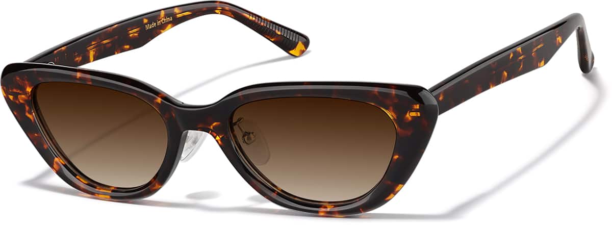 Angle view of Cat-eye Sunglasses P115825 in Tortoiseshell